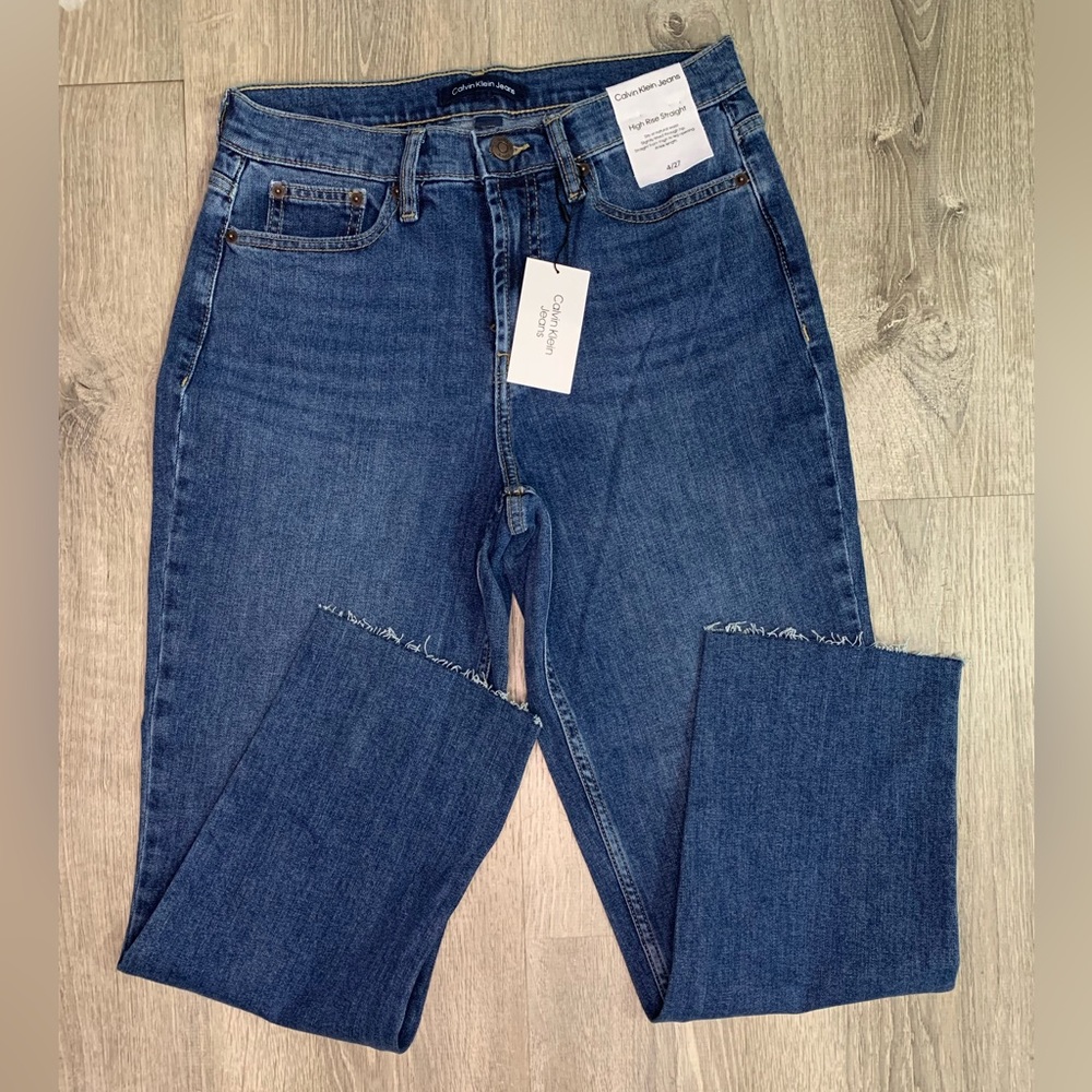 NEW! Calvin Klein jeans size 4/27 medium wash. High rise straight.